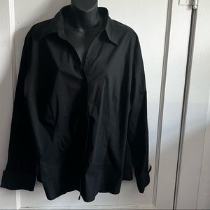 Black button down shirt 👔